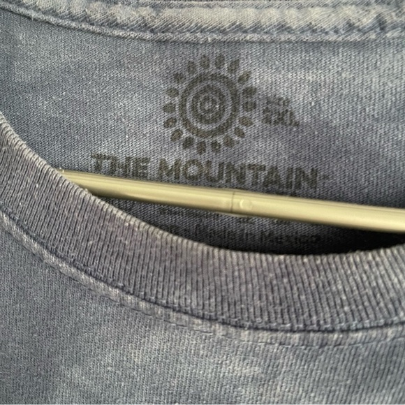 Vintage 2001 The Mountain Jeremy Paul Wolf American Flag Blue T-shirt Size 2XL - Picture 8 of 13